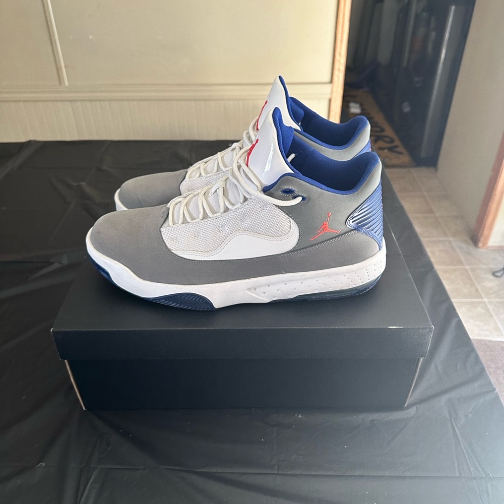 Air Jordan Max Aura 2 Size 12